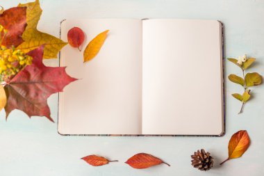 Kimlik ve zanaat mockup retro filtre efekti ile