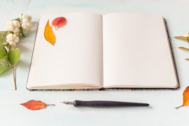 Kimlik ve zanaat mockup retro filtre efekti ile