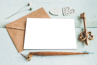 Şirin ve şık marka mockup fotoğraf