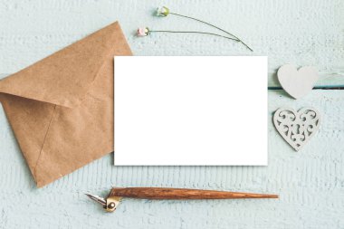 Şirin ve şık marka mockup fotoğraf