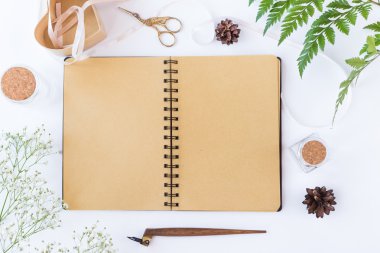 Şirin ve şık marka mockup fotoğraf