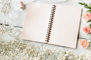 Şirin ve şık marka mockup fotoğraf