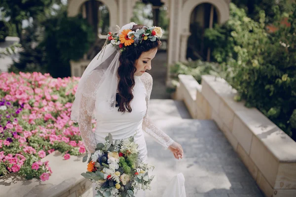 Sposa con la corona — Foto Stock