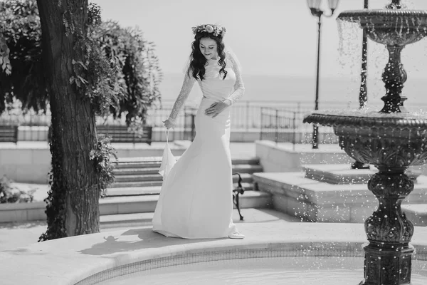 Sposa con la corona — Foto Stock