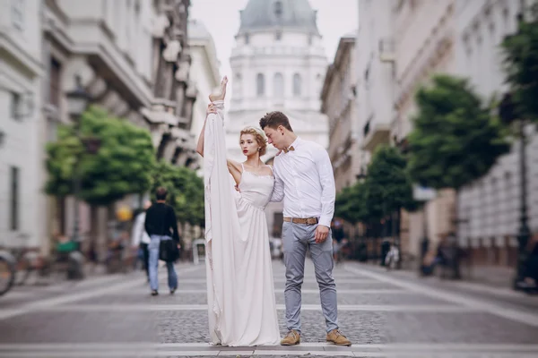 Wedding day in Budapest — Stock Photo, Image