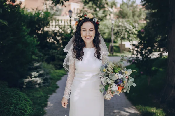 Novia con la corona — Foto de Stock