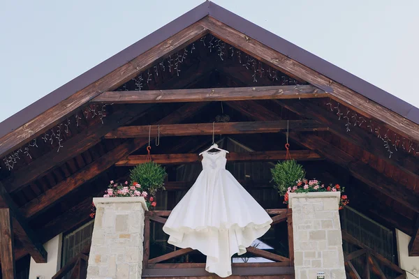 Wedding dress outdoors — Stock Photo, Image