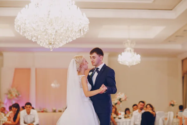 Primer baile de boda — Foto de Stock