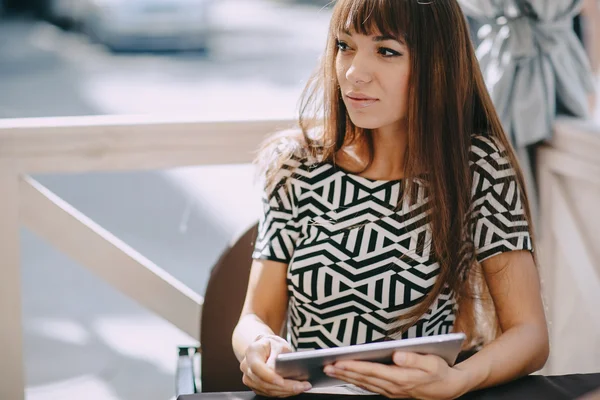 Girl with phone — Stock Photo, Image