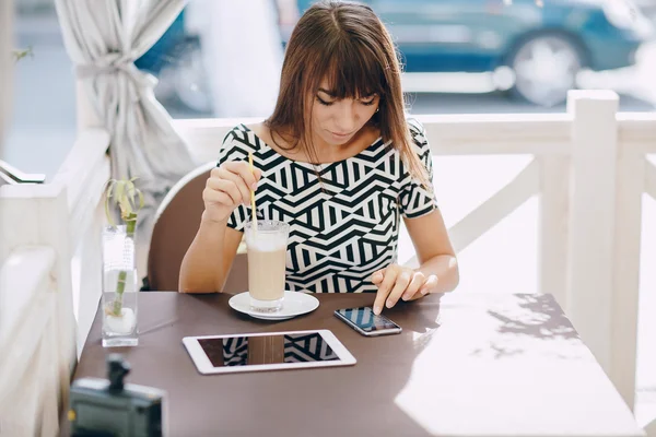 Girl with phone — Stock Photo, Image