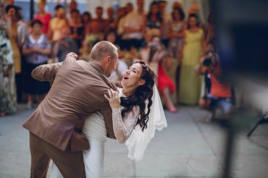 ilk dans düğün