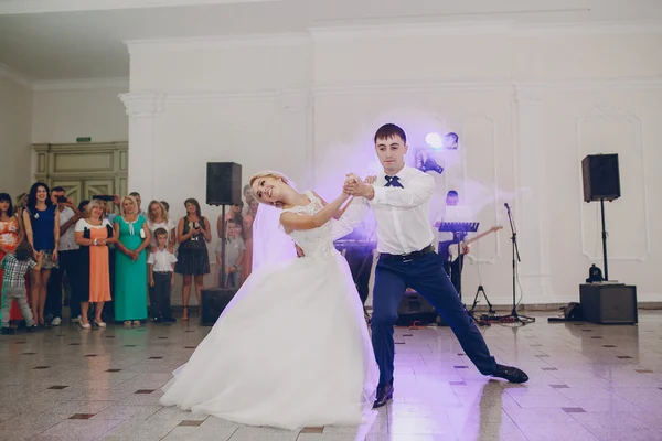 Primeira dança de casamento — Fotografia de Stock