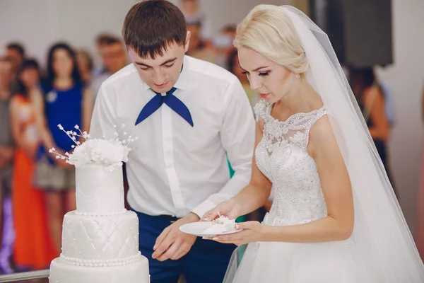 Belo casamento jovem casal — Fotografia de Stock