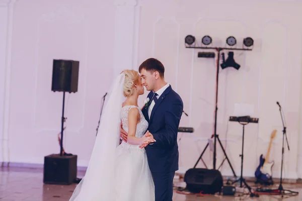 First wedding dance — Stock Photo, Image