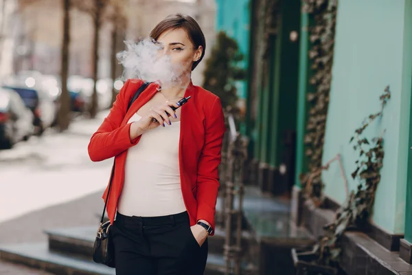 Girl with the electronic cigarette — Stock Photo, Image