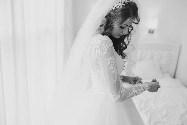 Утренняя невеста внутри — стоковое фото