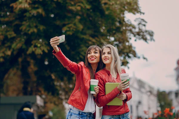 Girls with phone — Stock Photo, Image