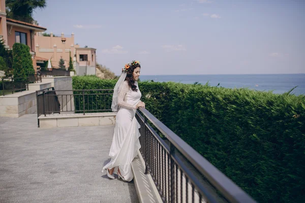 Novia con la corona — Foto de Stock