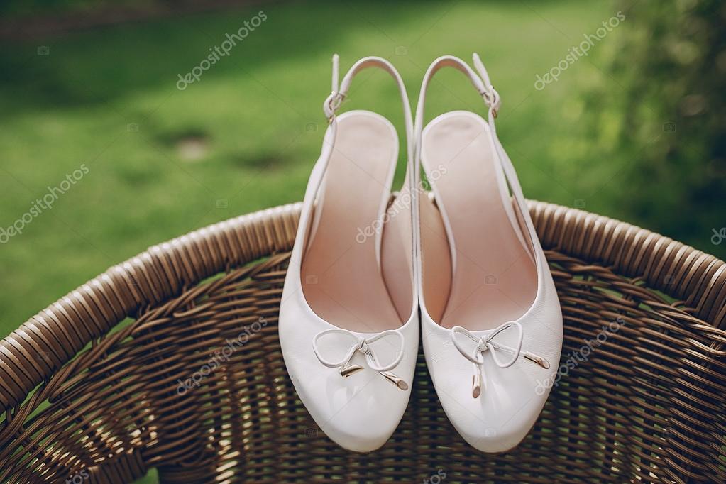 zapatos de la boda al aire libre — fotos de stock © prostooleh