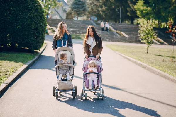 Family walk in the park — Stock Photo, Image