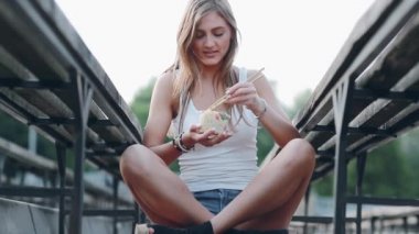 salata kadınlar park yeme