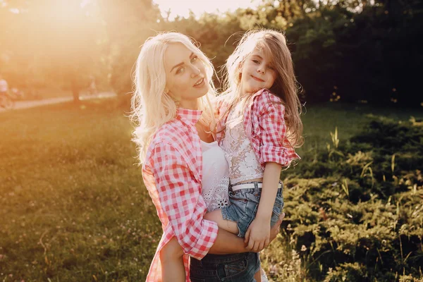 Young family mother and daughter — Stock Photo, Image