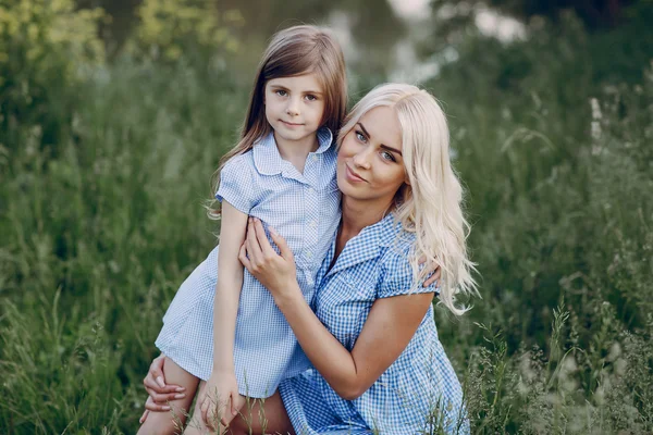 Mom and daughter outside — Stock Photo, Image