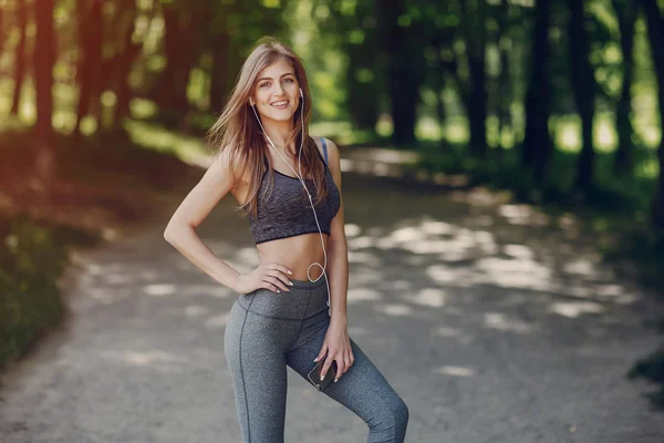 Hermosa chica deportiva — Foto de Stock