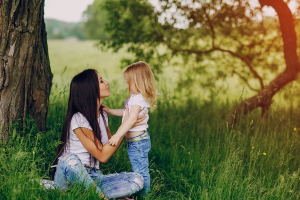 Child near tree with mom — Stock Photo, Image