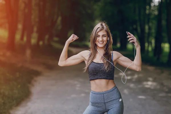 Hermosa chica deportiva — Foto de Stock