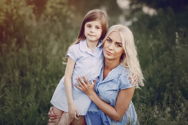 Mom and daughter outside — Stock Photo, Image