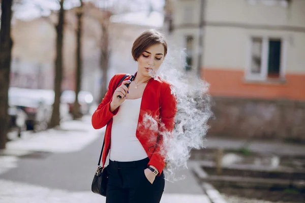 Girl with the electronic cigarette — Stock Photo, Image