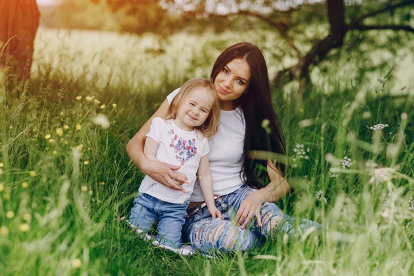 Child near tree with mom — Stock Photo, Image