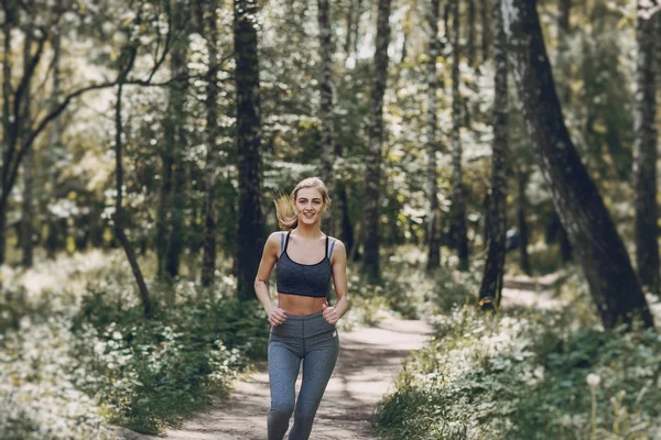 Bella ragazza sportiva — Foto Stock