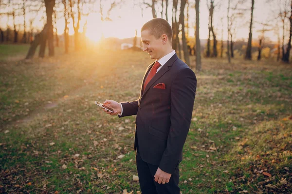 Homem com telefone — Fotografia de Stock