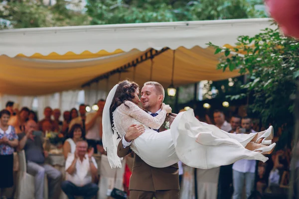 Bruiloft eerste dance — Stockfoto