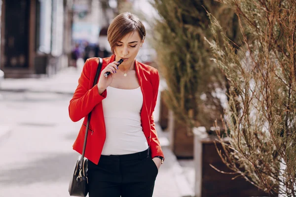 Girl with the electronic cigarette — Stock Photo, Image