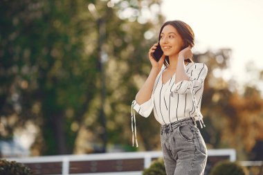 Şehirde cep telefonu olan öğrenciler.