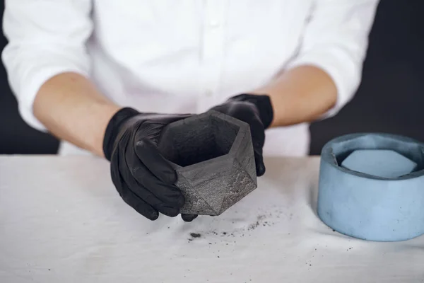 Man in a white shirt works with a cement — Stock Photo, Image