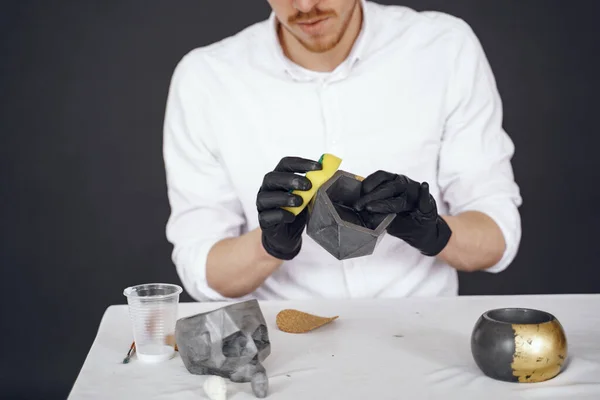 Man in a white shirt works with a cement — Stock Photo, Image