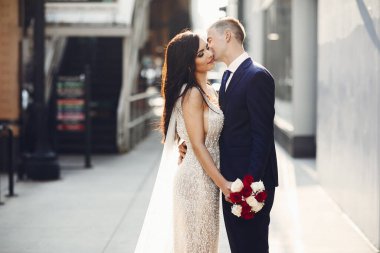 Bir şehirde düğün.