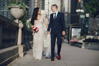 Bir şehirde düğün.