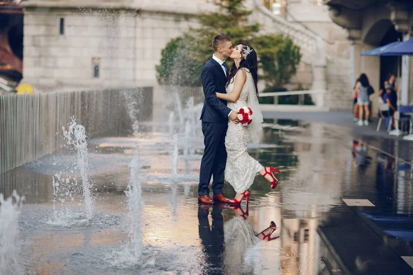 Wedding in a city — Stock Photo, Image