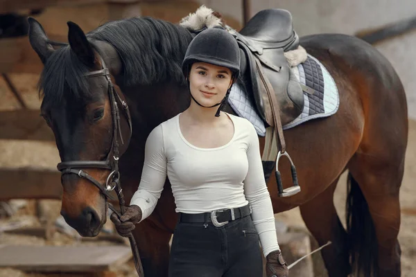 Elegant girl in a farm wiith a horse — Stock Photo, Image