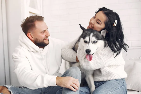 Beautiful couple spend time in a bedroom — Stock Photo, Image