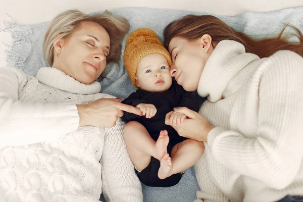 Elegant grandma at home with daughter and grandson — Stock Photo, Image