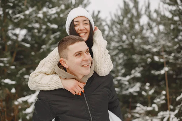 Inverno neve casal amor história — Fotografia de Stock