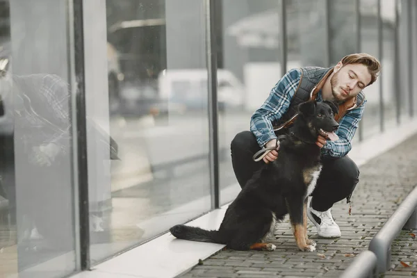 Man with a dog in a city — стоковое фото
