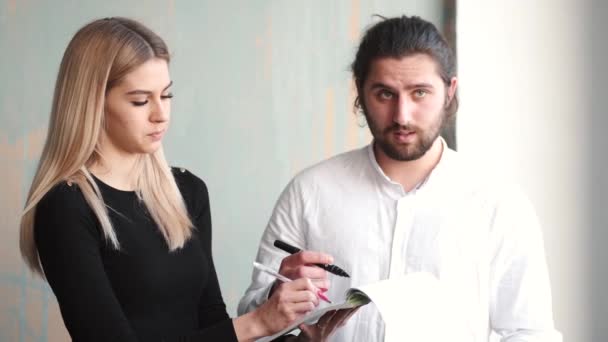 Man and woman collegues working with papers at office — Stock Video