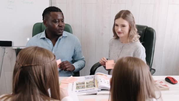 Africanm american man and female teacher teaching English on private lesson — Stock Video